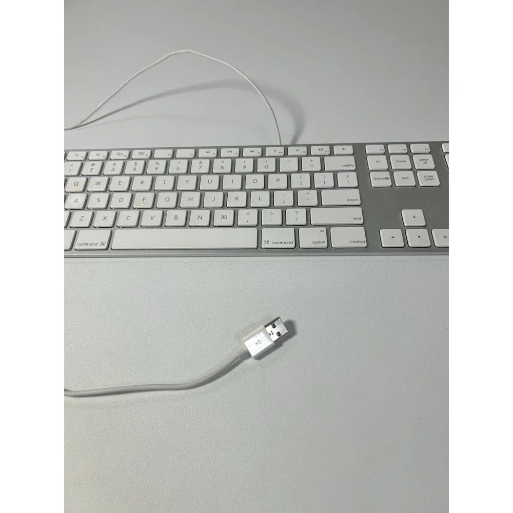 Apple Model A1243 USB Wired Aluminum White Keyboard with 2 USB Ports